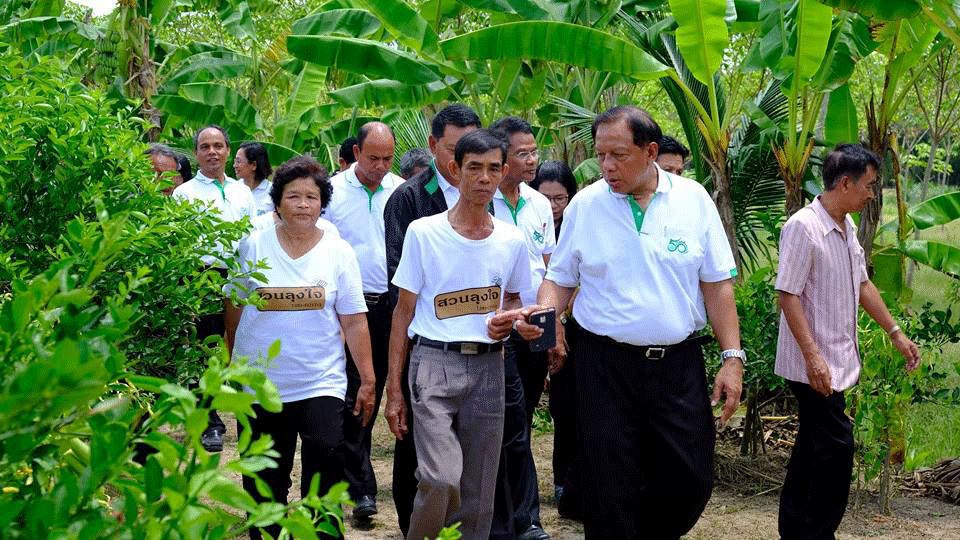นายสมชาญ ชาณณรงค์กุล อธิบดีกรมส่งเสริมการเกษตร เยี่ยมชมสวนลุงใจ เมื่อ 9 พ.ค. 2561 