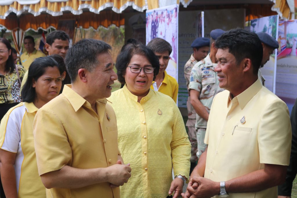 จังหวัดกระบี่ จัดงานโครงการคลินิกเกษตรเคลื่อนที่เฉลิมพระเกียรติ บูรณาการร่วมกับโครงการจังหวัดเคลื่อนที่ ให้บริการแก่พี่น้องเกษตรกร 