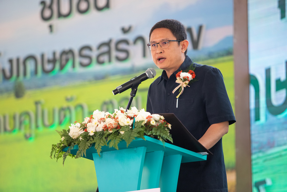 นายศรัทธา ศรีทิพงศ์ เกษตรและสหกรณ์จังหวัดแพร่ ในนามตัวแทนกระทรวงเกษตรฯ กล่าวแสดงความยินดี นายศรัทธา ศรีทิพงศ์ เกษตรและสหกรณ์จังหวัดแพร่ ในนามตัวแทนกระทรวงเกษตรฯ กล่าวแสดงความยินดี