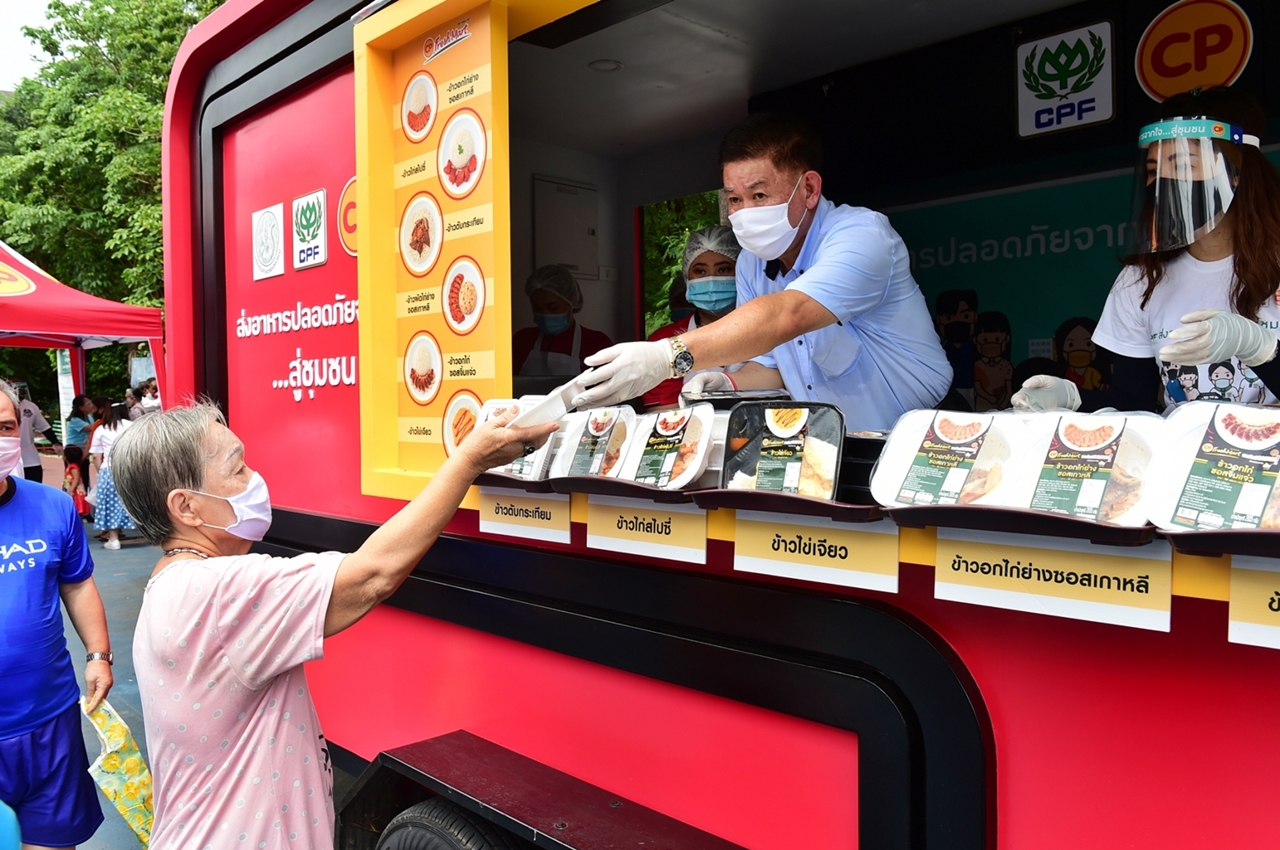 CPF Food Truck ส่งอาหารปลอดภัย มาถึงชุมชนแฟลต 8 ชั้น เขตห้วยขวางแล้ว