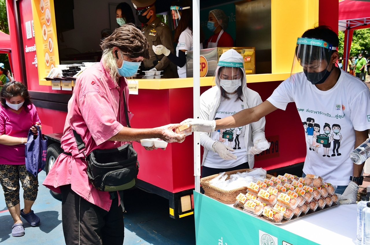 CPF Food Truck ส่งอาหารปลอดภัย มาถึงชุมชนแฟลต 8 ชั้น เขตห้วยขวางแล้ว