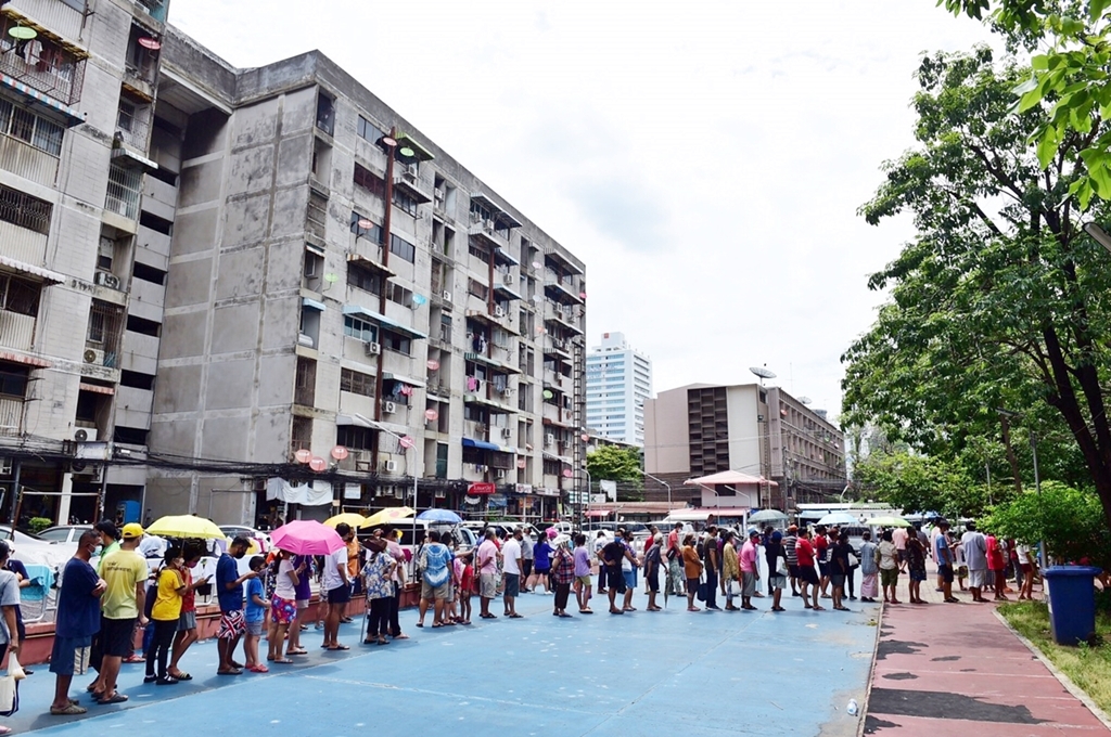 CPF Food Truck ส่งอาหารปลอดภัย มาถึงชุมชนแฟลต 8 ชั้น เขตห้วยขวางแล้ว