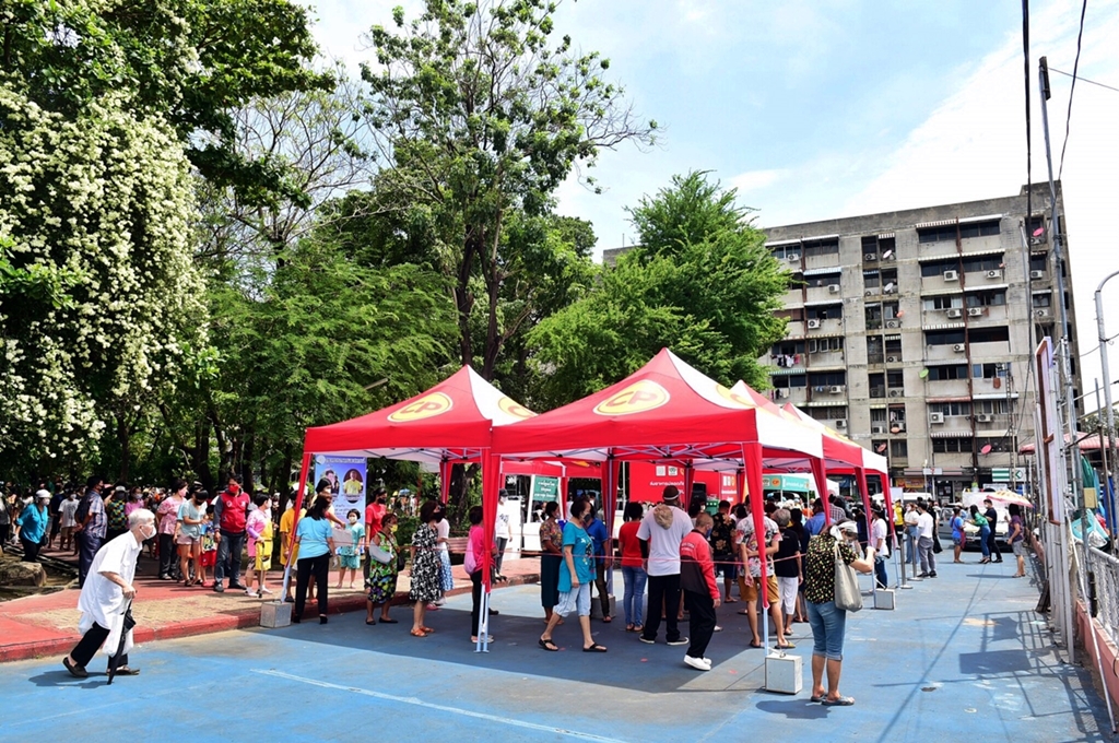 CPF Food Truck ส่งอาหารปลอดภัย มาถึงชุมชนแฟลต 8 ชั้น เขตห้วยขวางแล้ว