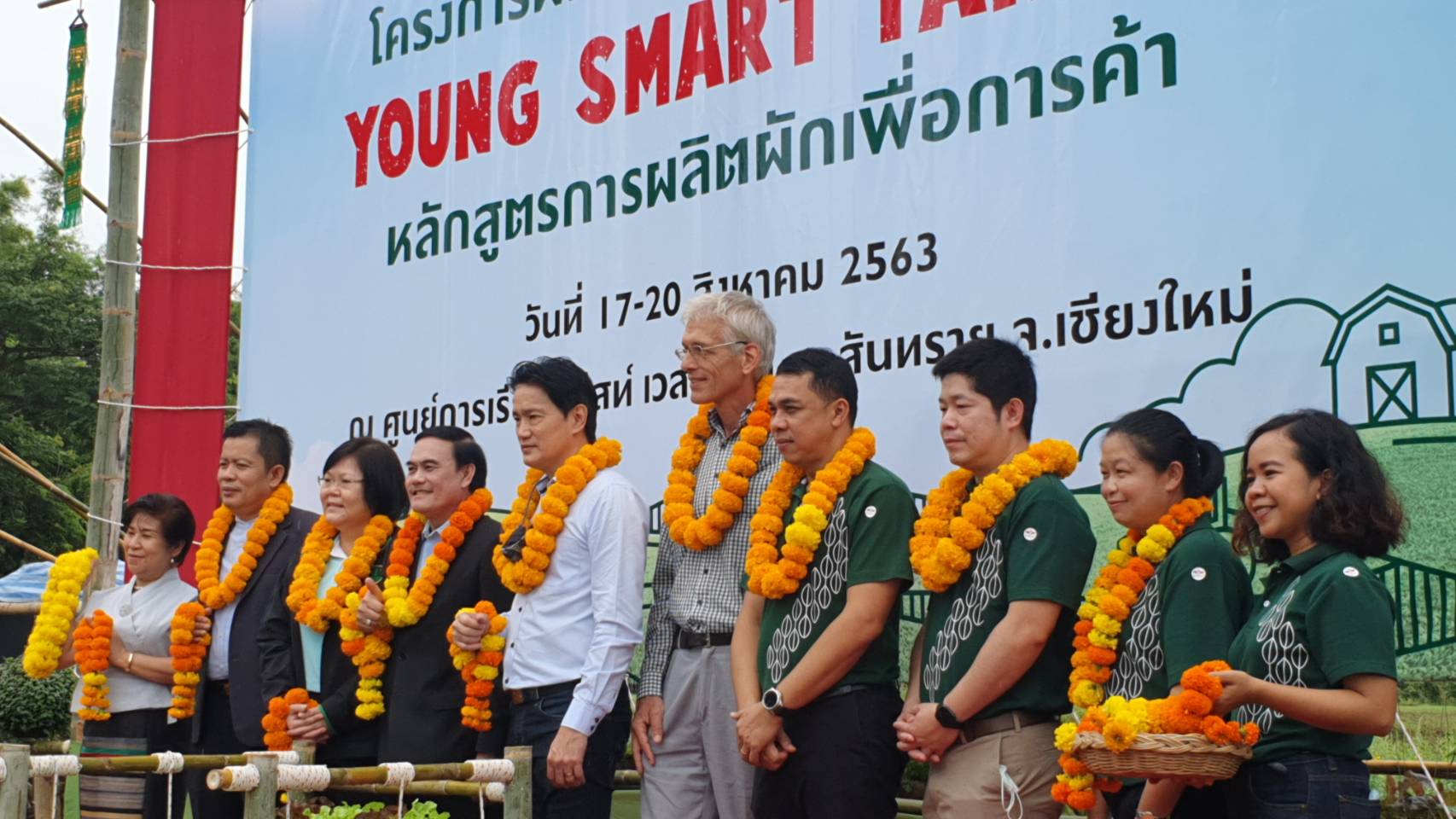 คุณชาตรี บุญนาค รองอธิบดีกรมส่งเสริมการเกษตร เป็นประธานเปิดอบรมหลักสูตรผลิตผักเพื่อการค้า