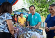 รมว.คลัง ตรวจเยี่ยมวิสาหกิจชุมชนจังหวัดอุบลราชธานี