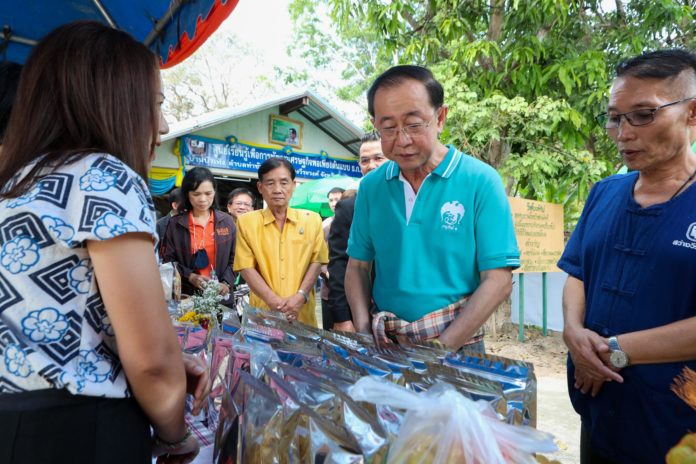 รมว.คลัง ตรวจเยี่ยมวิสาหกิจชุมชนจังหวัดอุบลราชธานี