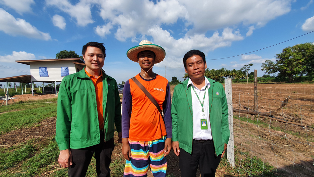 คุณประเสริฐศักดิ์ ไชยจารุวณิช พนักงานพัฒนาธุรกิจ 7 ธ.ก.ส. สาขาโชคชัย และคุณวีระชัย คำจันทร์ลา ผู้ช่วยผู้จัดการ ธ.ก.ส. สาขาโชคชัย...วันนี้เดินทางมาเยี่ยมชม ส.ธวัชชัยฟาร์ม