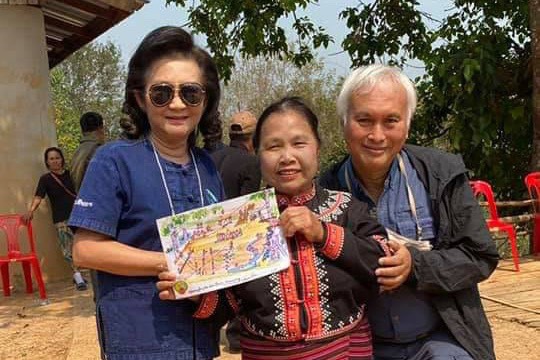 อธิบดี พช. สานฝันสมาชิกกองทุนพัฒนาบทบาทสตรี สร้างสนามเด็กเล่นสร้างปัญญาแก่เด็กชาวเขาเผ่าลาหู่ในอำเภอแม่ฟ้าหลวง จังหวัดเชียงราย