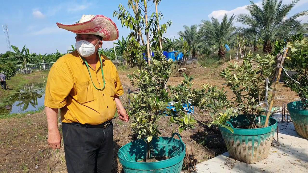 คุณสุเทพ กังเกียรติกุล เจ้าของสวนปามี 98 