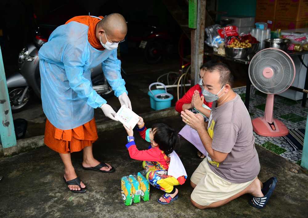 ยึดวัดพุทธปัญญาเป็นจุดส่งมอบอาหาร “ครัวปันอิ่ม” ช่วยชาวนนทบุรี สู้ภัยโควิด-19 