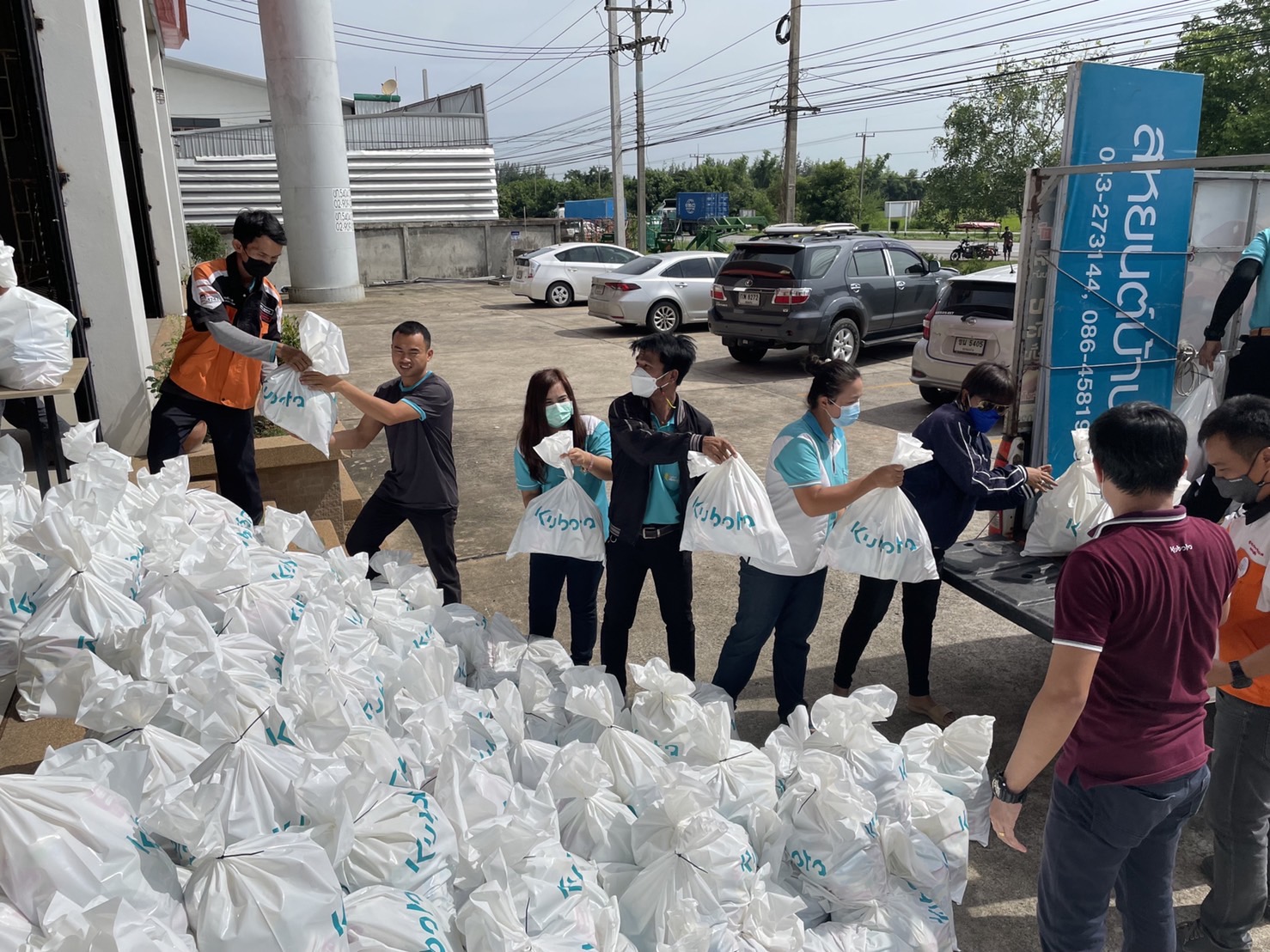 "คูโบต้าพลังใจสู้ภัยน้ำท่วม” มอบถุงยังชีพกว่า 8,800 ชุด ช่วยผู้ประสบอุทกภัยกว่า 180,000 ครัวเรือน ทั่วประเทศ