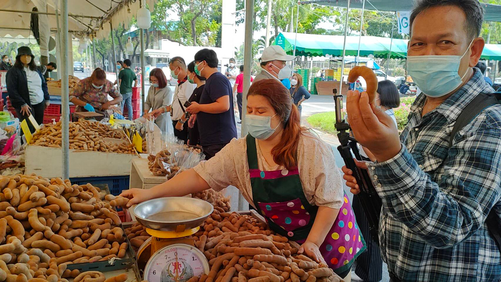 สัมภาษณ์เกษตรกรแม่ค้ามะขามหวาน..ดีใจที่ได้มาขายอีกครั้ง