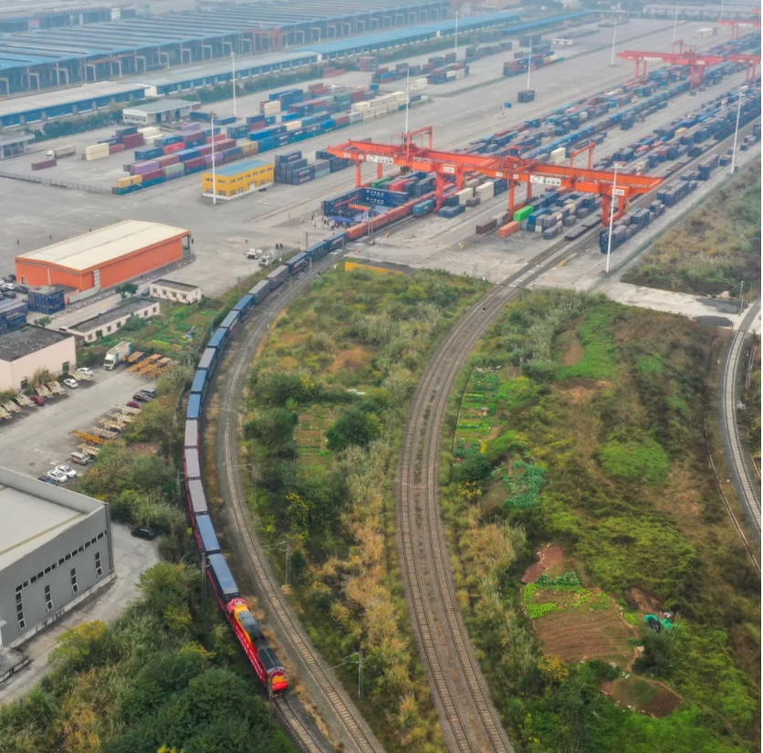 รถไฟสาย “จีน-ลาว” ขนสินค้าเกษตรไทย20ตู้ถึงฉงชิ่งแล้ว “เร็วกว่าเรือ4เท่า” ดันทุเรียนให้ทันฤดูกาลนี้