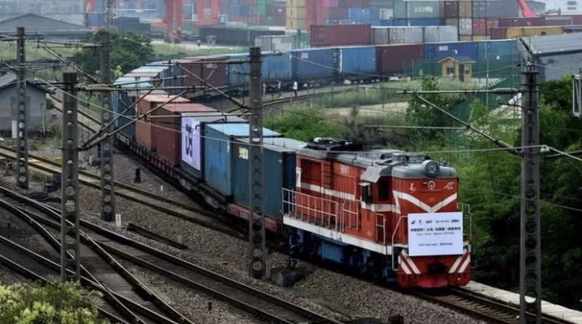 รถไฟสาย “จีน-ลาว” ขนสินค้าเกษตรไทย20ตู้ถึงฉงชิ่งแล้ว “เร็วกว่าเรือ4เท่า” ดันทุเรียนให้ทันฤดูกาลนี้