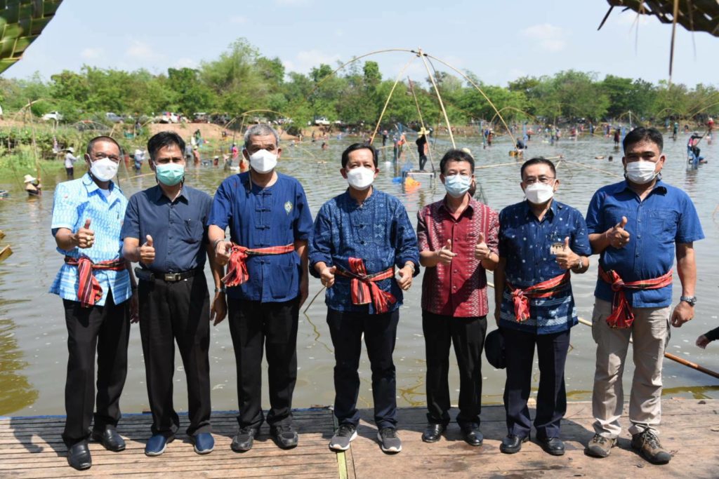 กรมประมง...ลุยต่อ “โครงการธนาคารผลผลิตสัตว์น้ำแบบมีส่วนร่วม” โชว์ผลสำเร็จ “แหล่งน้ำทำนบปลาห้วยวังเบญ” จังหวัดอุดรธานี เปิดจับสัตว์น้ำ มุ่งกระจายรายได้ให้ชุมชน