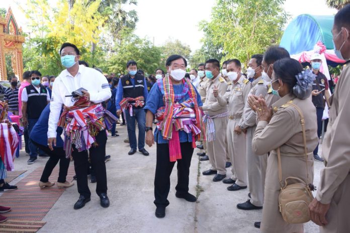 รมช.ประภัตร นำทีมกระทรวงเกษตรฯ ลุยซำสูง น้ำพอง จังหวัดขอนแก่น ผลักดันโครงการสานฝันสร้างอาชีพ ยกระดับรายได้เกษตรกร ชวนเกษตรกรปลูกฟักทอง พร้อมประกันราคารับซื้อ มั่นใจสร้างอาชีพ สร้างรายได้สู่ครัวเรือน