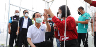 รมว. คลังเยี่ยมชมลูกค้าวิสาหกิจชุมชน จังหวัดศรีสะเกษ