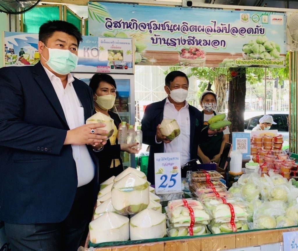 “เฉลิมชัย” สั่งฟรุ้ทบอร์ดเร่งปลุกตลาดผลไม้ทั่วประเทศ “อลงกรณ์” ผนึก “อตก.” เปิดจุดขายขยายตลาดออนไลน์ออฟไลน์เพิ่มการบริโภคในประเทศ 40%