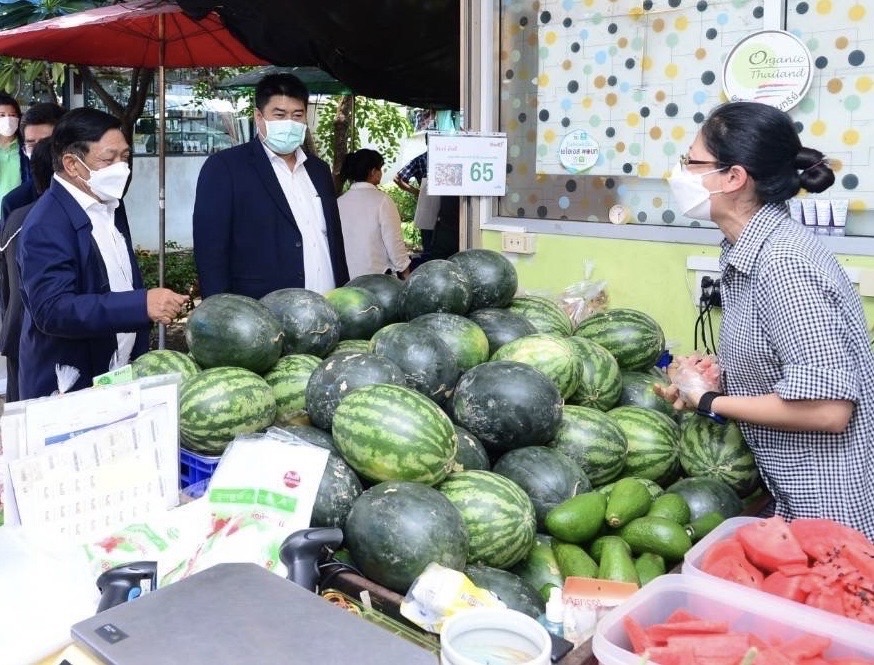 “เฉลิมชัย” สั่งฟรุ้ทบอร์ดเร่งปลุกตลาดผลไม้ทั่วประเทศ “อลงกรณ์” ผนึก “อตก.” เปิดจุดขายขยายตลาดออนไลน์ออฟไลน์เพิ่มการบริโภคในประเทศ 40%