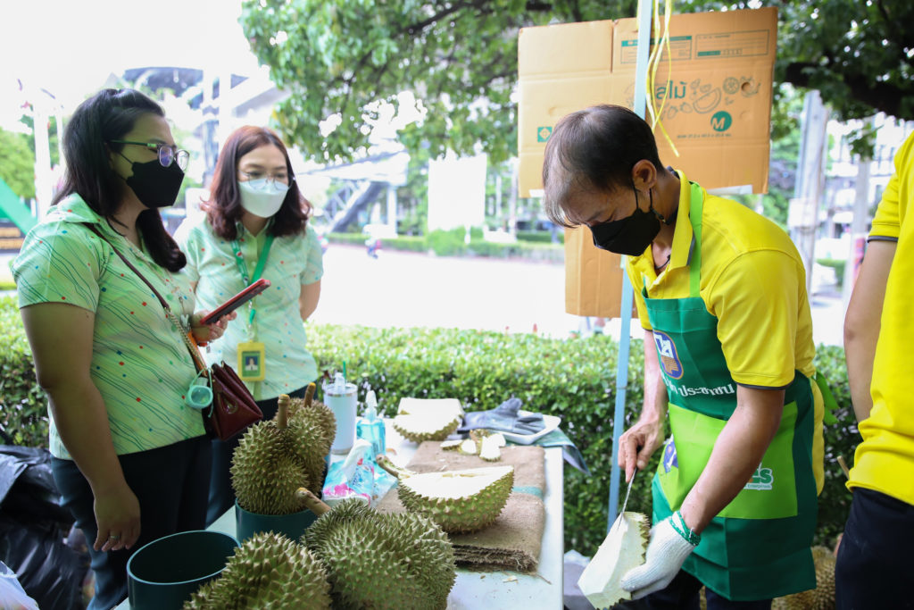 ธ.ก.ส. จัดตลาดผลไม้คุณภาพดีจากสวนเกษตรกร