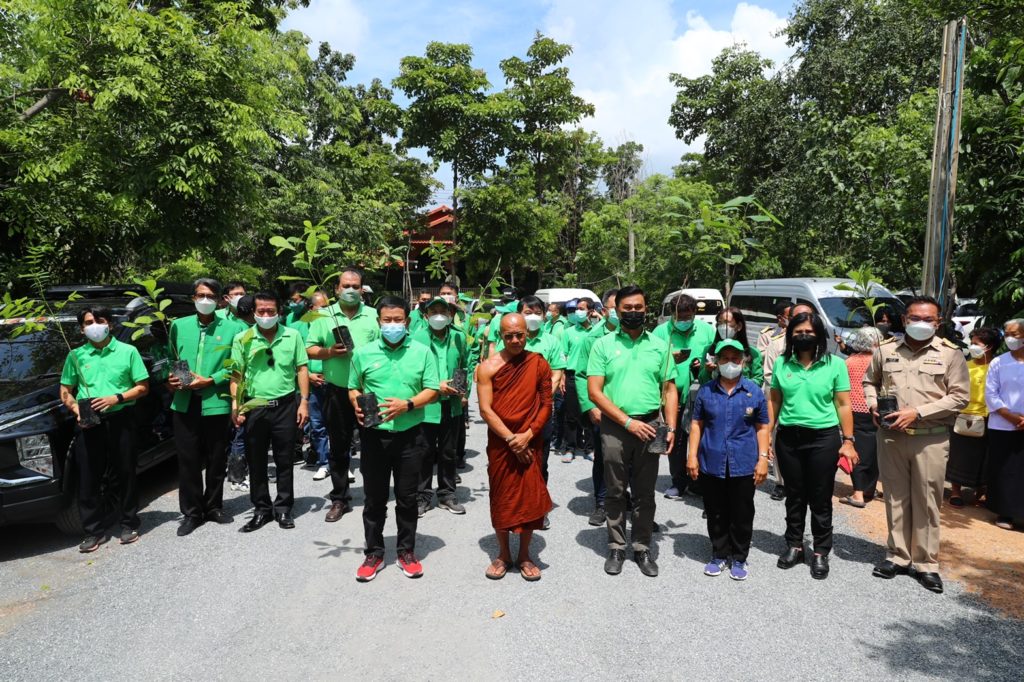 ธ.ก.ส ร่วมปลูกป่าเฉลิมพระเกียรติฯ พระบรมราชชนนีพันปีหลวงฯ หนุนเพิ่มพื้นที่สีเขียวลดโลกร้อนและสร้างรายได้จากคาร์บอนเครดิต