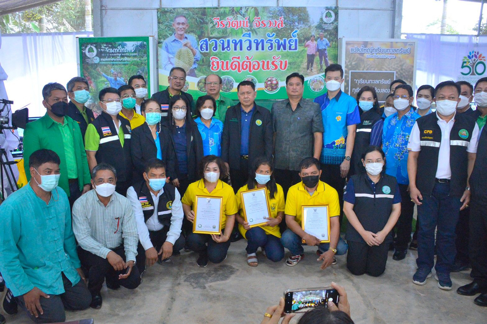 ปลัดเกษตรฯ ลงพื้นที่คุมเข้มส่งออกทุเรียนใต้ สยบปัญหาทุเรียนอ่อนและสวมสิทธิ์ กรมวิชาการเกษตรยืนยันทะเบียน GAP รูปแบบใหม่ครบ 100 เปอร์เซ็นต์กลางเดือนธ.ค.แน่นอน