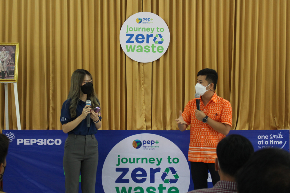 เป๊ปซี่โคซื้อใจลูกหลานเกษตรกรไทย มอบโต๊ะเก้าอี้ 30 ชุด ทำจากซองเลย์ Zero Waste