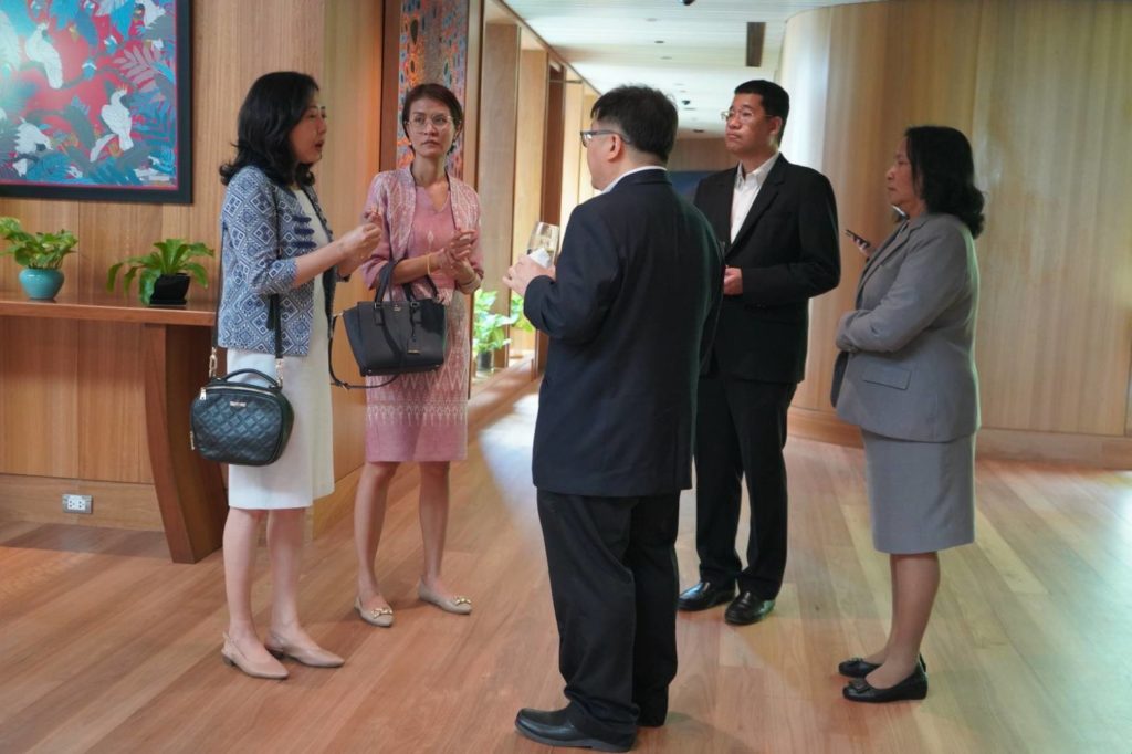 ปลัดเกษตรฯ ทูตออสเตรเลียปลื้ม ร่วมงานปลูกข้าวจากพระราชพิธีพืชมงคลฯ ปี 2566 พร้อมหารือกระชับความสัมพันธ์ไทย – ออสเตรเลียแน่นแฟ้นยิ่งขึ้น