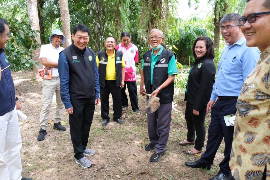 สมาชิกสหกรณ์นิคมพนม จำกัด รวมกลุ่มปลูกปาล์มน้ำมันยั่งยืน RSPO มุ่งรักษาสิ่งแวดล้อม รับผิดชอบชุมชน ขายผลผลิตได้ราคาสูงสร้างรายได้มั่นคง