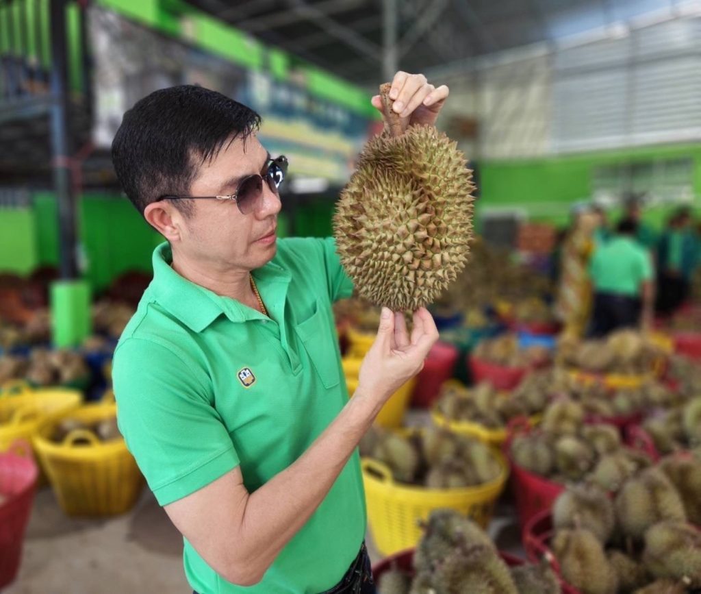 ผู้จัดการ ธ.ก.ส. เยี่ยมชมงานวิสาหกิจชุมชนพัฒนาคุณภาพทุเรียน และบริษัท เอ เอ รับเบอร์ จำกัด จังหวัดยะลา