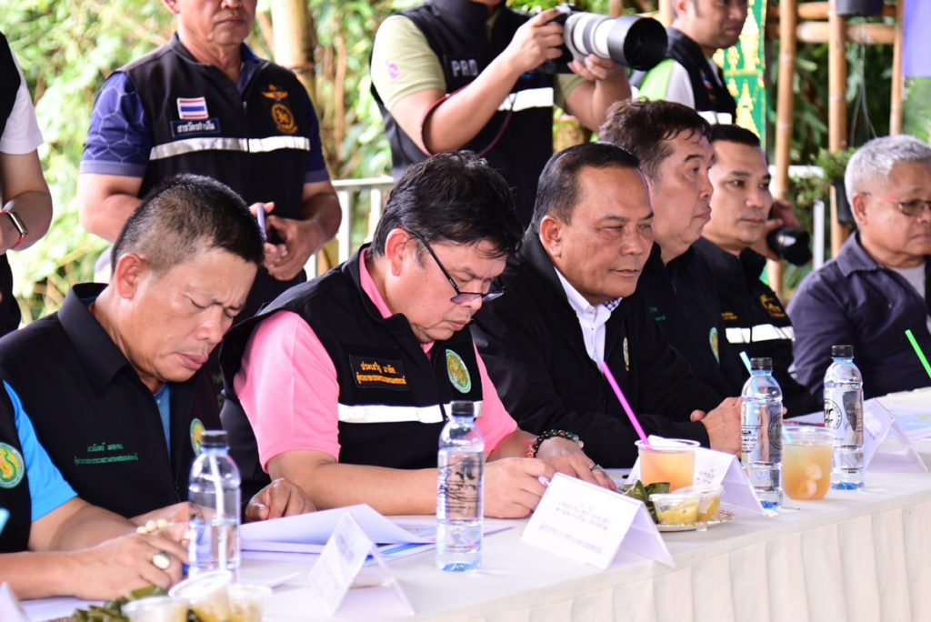 “ธรรมนัส” ลุยโคลนภาคเหนือ รับฟังปัญหาเกษตร รับปากเร่งแก้ปัญหาให้ทันท่วงที