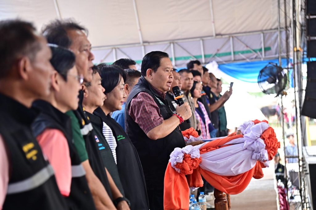 “รมช.ไชยา” ลงพื้นที่เยียวยาผู้ประสบภัยน้ำท่วม 7 หมู่บ้าน พร้อมทั้งเปิดงานมหกรรมควายไทยเมืองหนองบัวลุ่มภูพัฒนาควายไทยไปควายโลก