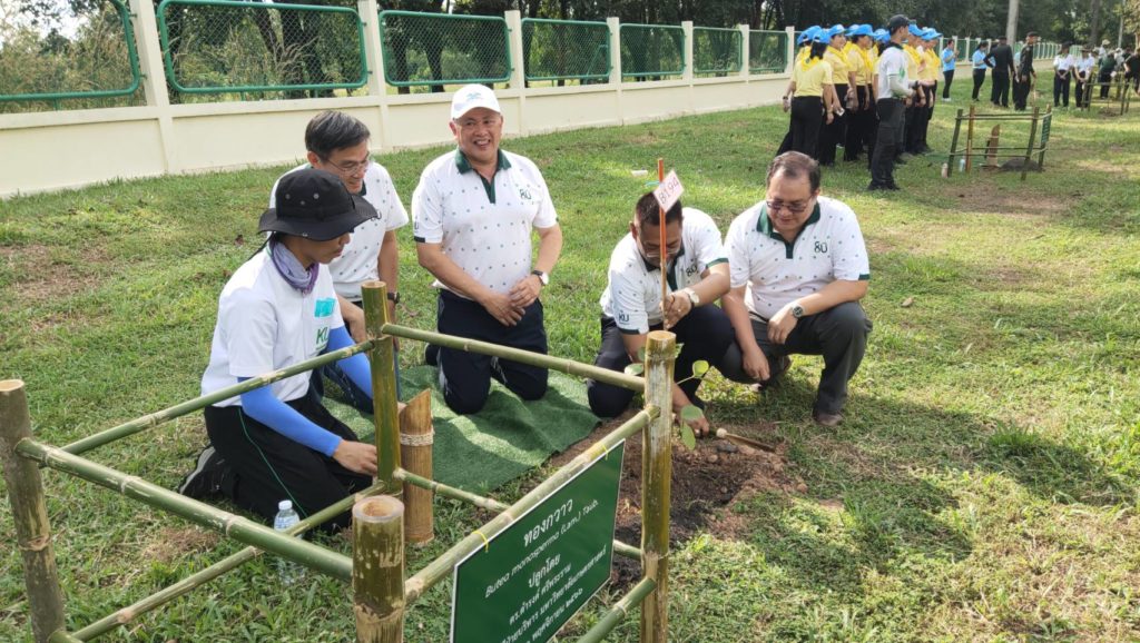 ม.เกษตรศาสตร์ นำองค์ความรู้ด้านรุกขกรรมและศาสตร์แห่งแผ่นดิน ร่วมกับจังหวัดปราจีนบุรี และ ส.มก. จัดโครงการสืบสานถนนสายต้นไม้สวยคู่เมืองปราจีนบุรี