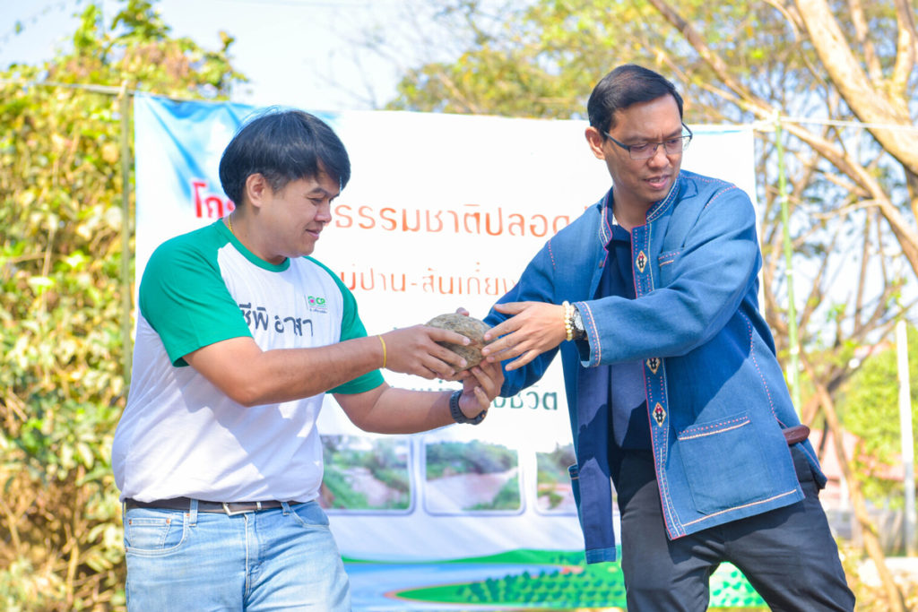 โครงการธรรมชาติปลอดภัยฯ ร่วมกับหน่วยงานและชุมชนบ้านแม่ปาน-สันเกี๋ยง "สร้างฝายมีชีวิต..ลำน้ำปานสายน้ำแห่งชีวิต"