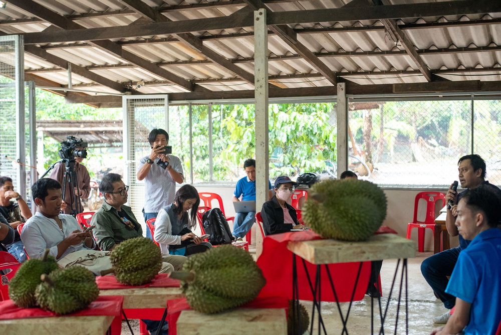 สวทช. ผนึก ล้ง หนุนเกษตรกรใช้ถุงห่อทุเรียน Magik Growth ลดสารเคมี สร้างมาตรฐานการส่งออก ตอบโจทย์ BCG