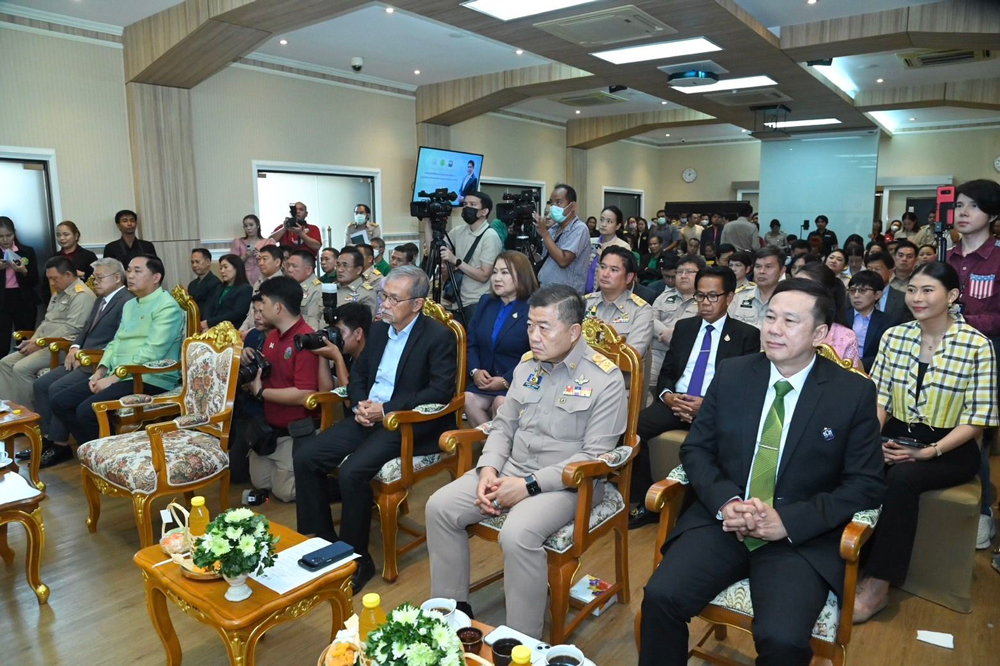 "ธรรมนัส" จับมือ ธ.ก.ส. เปลี่ยน ส.ป.ก.4-01 เป็นโฉนดเพื่อการเกษตร วงเงินสินเชื่อ 490,000 ล้านบาท