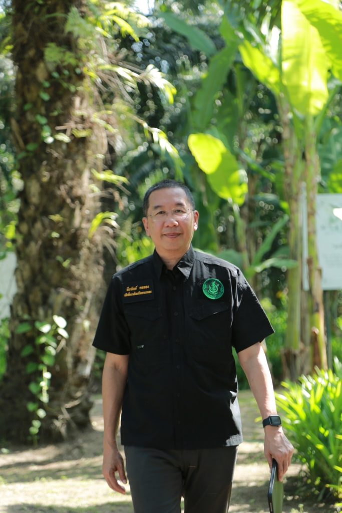 นายพีรพันธ์ คอทอง