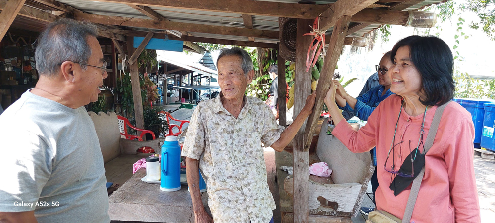 คุณตาปี๊ดปลูกได้ “ทุเรียนลอยน้ำ” ต้นแรกของโลกที่ทองผาภูมิ