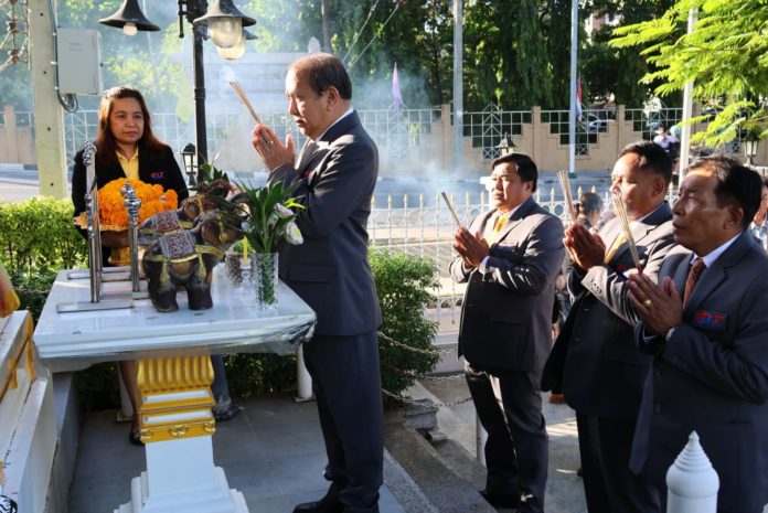 เฉลิมฉลอง 56 ปีสันนิบาตสหกรณ์ฯ มอบของที่ระลึกขอบคุณอดีตประธาน สสท และประกาศเกียรติคุณ สสจ.ดีเด่น 4 ภาค 5 จังหวัด