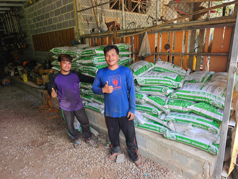 พร้อมนำไปเสิร์ฟที่ต้นทุเรียนทุกต้นครับ
