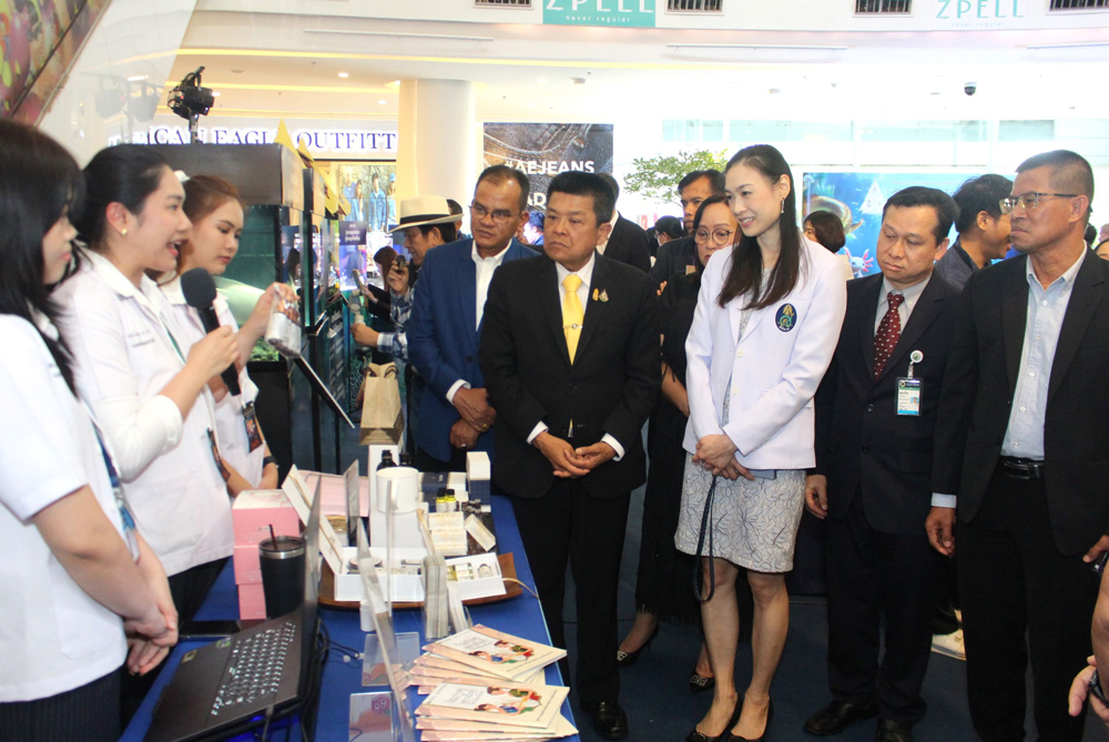 งานวันประมงน้อมเกล้าฯ ครั้งที่ 34: สนามแข่งขันความงาม–ความแข็งแกร่งของแก๊งสัตว์น้ำ