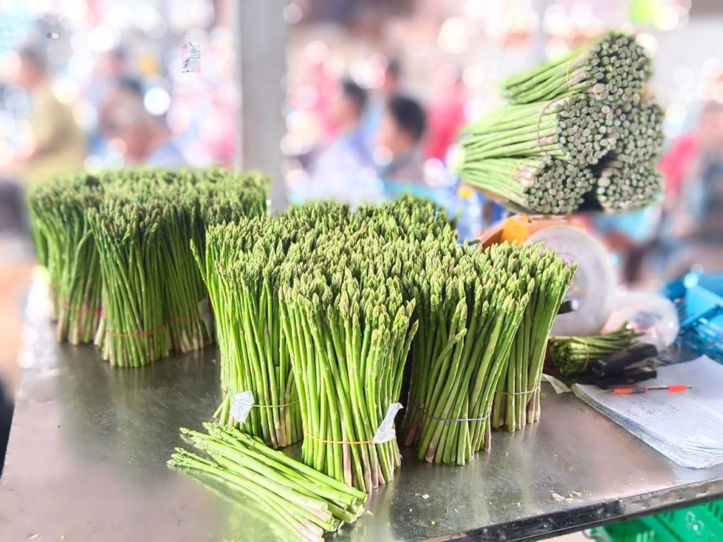หน่อไม้ฝรั่งแดนอีสานจากภูผาม่าน ขอนแก่น สร้างฐานตลาดไปไกลถึงไต้หวัน ด้วยประสิทธิภาพการผลิตที่ได้มาตรฐาน การันตีคุณภาพจากสินค้าเกษตรแปลงใหญ่