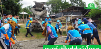 เนสท์เล่นำทีมพนักงานจิตอาสา เปลี่ยนมูลโคสู่มูลค่าเพื่อเกษตรกรโคนม ชุมชนอำเภอชุมพวง ผนึกกำลังส่งเสริมการเกษตรเชิงฟื้นฟูในฟาร์มโคนม