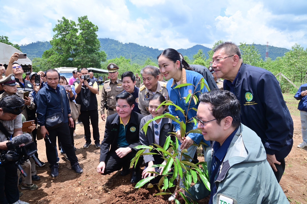 นายกฯ อิ๊งค์ ลุยเมืองจันท์ รับฟังปัญหาทุเรียนและทางออกผลไม้ไทยสู่ตลาดโลก และแข่งขันได้