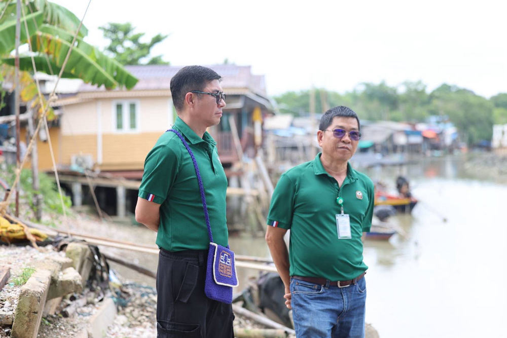 ธ.ก.ส. เยี่ยมชมฟาร์มเลี้ยงหอยนางรมผู้ใหญ่มนัส ฟาร์มสเตย์กลางทะเล จ.ตราด