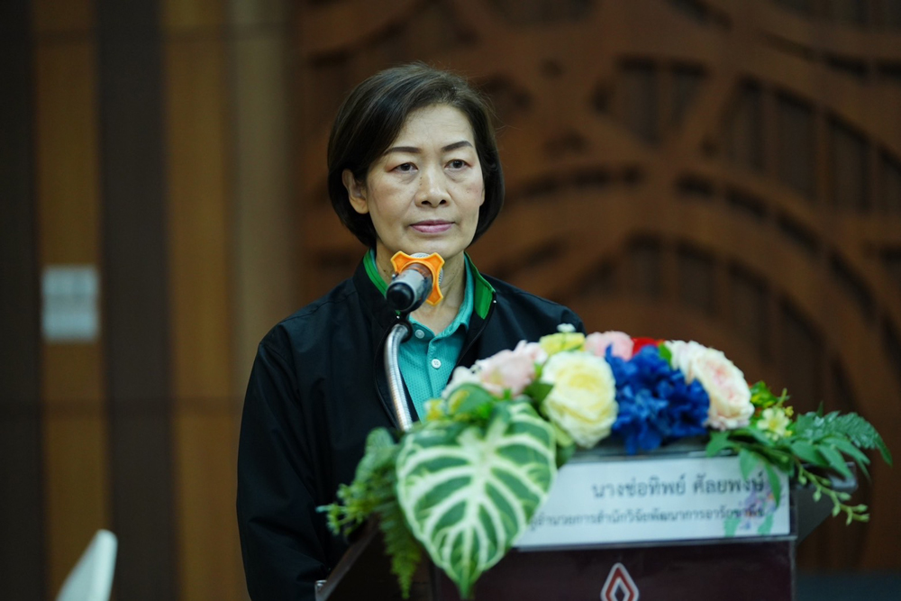 กรมวิชาการเกษตรเดินหน้าอบรมผู้ควบคุมการใช้โดรนพ่นสาร ตั้งเป้า 5,000 รายทั่วประเทศภายในปี 2570 เตรียมบังคับใช้กฎหมายควบคุมผู้รับจ้างพ่นวัตถุอันตรายทางอากาศ
