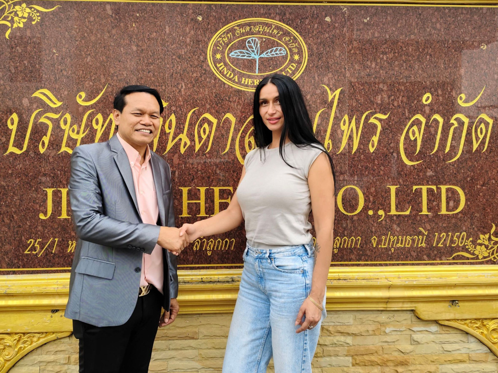 จินดาสมุนไพร นำสมุนไพรใบหมี่ บุกเมืองผู้ดีอังกฤษและยุโรป สยายปีกสมุนไพรไทยเพื่อคนรักเส้นผม