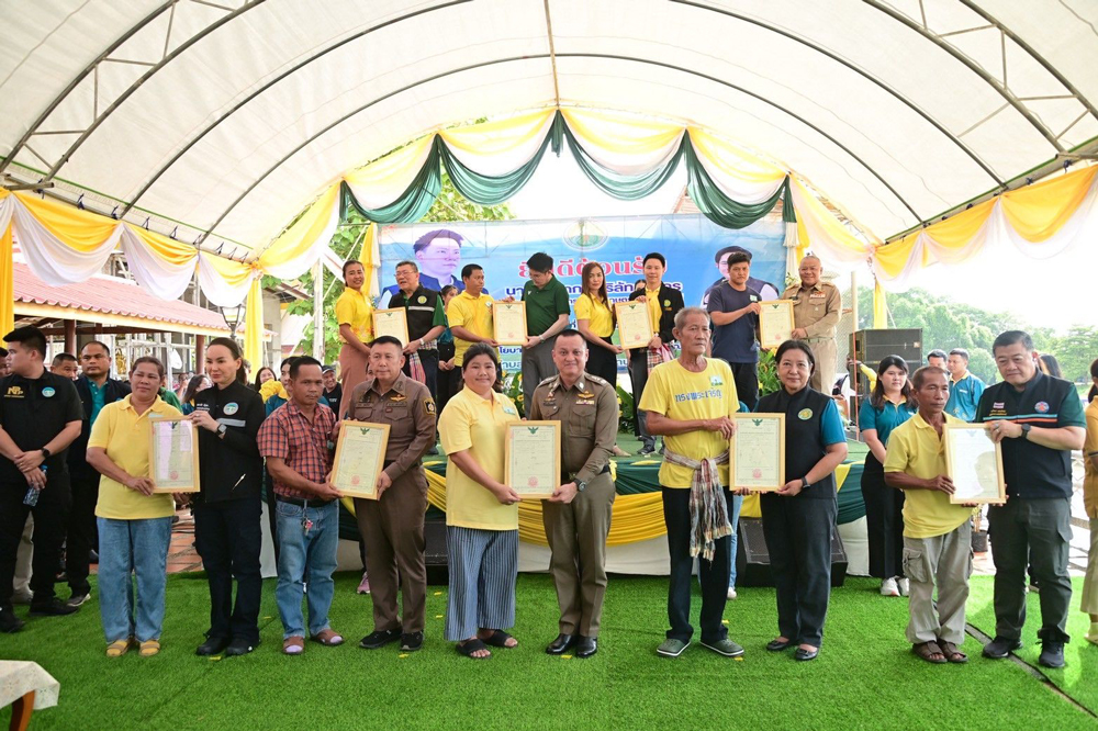 “อรรถกร–อัครา” ลุยปราจีนบุรี มอบโฉนด–เมล็ดพันธุ์–เดินหน้า 37 โครงการพัฒนาแหล่งน้ำระยะยาว เพิ่มพื้นที่ชลประทานกว่า 3 แสนไร่ ครอบคลุมพื้นที่เกษตร 1.5 ล้านไร่ เล็งฟื้นฟูแม่น้ำบางปะกง แก้ปัญหาน้ำท่วม-น้ำแล้ง