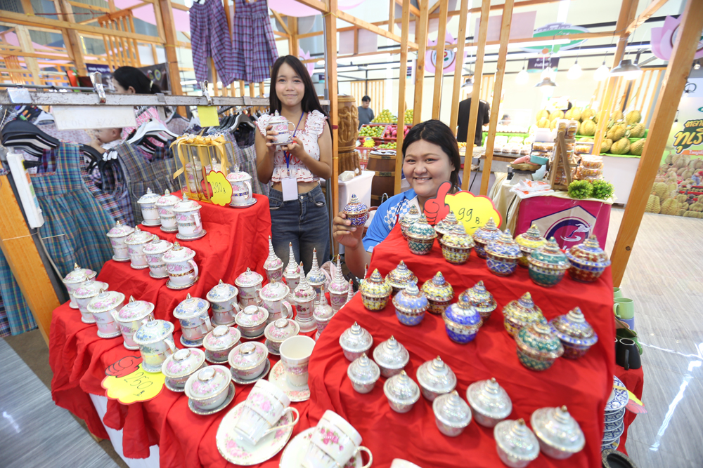 พาณิชย์ปทุมฯ จัดใหญ่ "PATHUM FANTASTIC FAIR 2025" รวมผู้ประกอบการกว่า 100 ร้าน คาดโกย 20 ล้านบาท