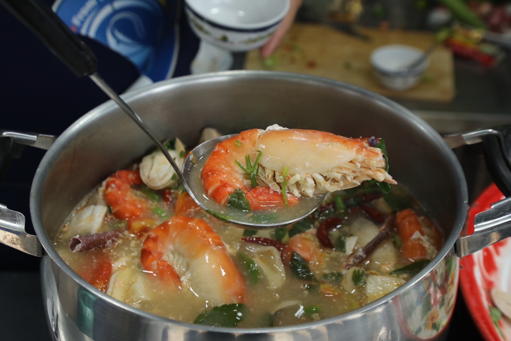 ต้มยำกุ้งก้ามกราม หม้อนี้ส่งเข้าประกวด โดยอธิบดีกรมประมง